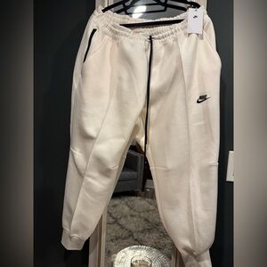 Women’s 1X Nike tech joggers new with tags